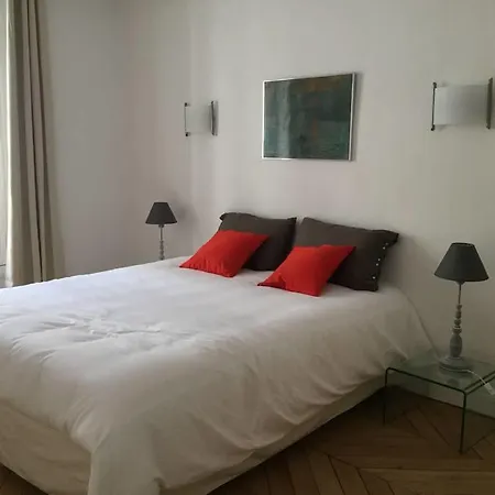 Apartment Pierre Guerin Paris